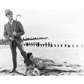 The Avengers 12x16 Matte B&W Photo (Diana Rigg Patrick Macnee)