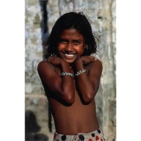photographie A smiling young girl from Ronobondo in West Bengal. est disperible en (L x H): 20 x ...