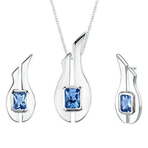 Distinctively Pretty 3.75 carats Radiant Cut London Blue Topaz Pendant Earrings Set in Sterling Silver