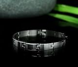 PUZZLED LINK SOLID STAINLESS STEEL BRACELET .32 x 8