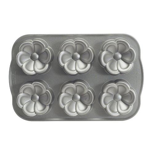 Nordic Ware Platinum Buttercup Cakelet Pan