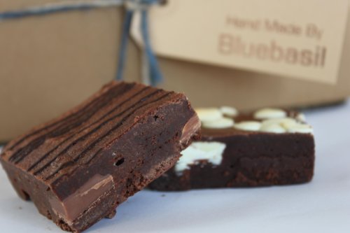 Chocolate brownie gift box with 12 pieces of Chunky chocolate brownies and Chunky white chocolate brownies Chocolate brownie gift box with 12 pieces of Chunky chocolate brownies and Chunky white chocolate brownies picture