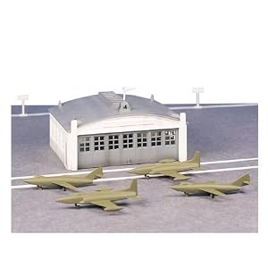 Bachmann Trains Airport Hanger with Airplanes from Toy RC Airplanes