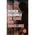 Une femme sous surveillance