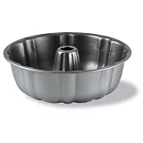 Calphalon Classic Bakeware 10-Inch Nonstick Bundt Cake Pan by Calphalon