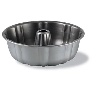 Calphalon Classic Bakeware 10-Inch Nonstick Bundt Cake Pan by Calphalon