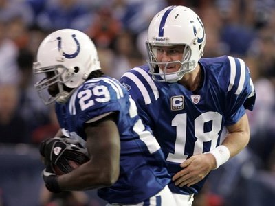 Bengals Colts Football: Indianapolis, INDIANA - Peyton Manning and Joseph Addai Photographic Poster Print by Darron Cummings, 12x9