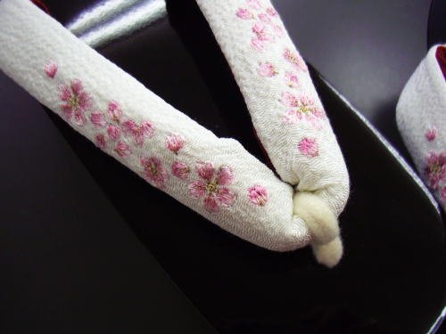 憧れ舞妓気分のこっぽり（ぽっくり）下駄★ぼかし塗桜白鼻緒