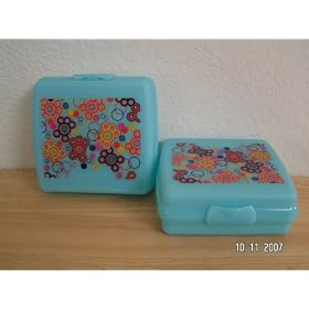 Tupperware Sandwich Keeper. Caribbean Blue with Design by Tupperware