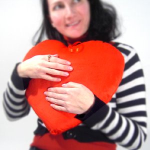 Imagen 2 de Corazón de Peluche Rojo 35 cm