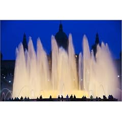 Poster 60 x 40 cm - "La Font Magica, Montjuic's famous fountain, with silhouette of Palau Nacional de Montjuic in the ba" von Krzysztof Dydynski / Lonely Planet Images - auch in anderen Gr��en und als Leinwandbild erh�ltlich