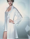 Review   / Verde Veronica Melody Short Silk Robe