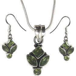 Gift for Girls Silver Peridot Earrings and Pendant Set (gpers019)