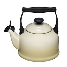 Le Creuset Traditional Kettle Almond 2.1L