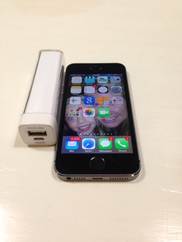 Power Bank - White Lip Gloss 2600mAh External Battery Pack High Capacity Power Bank Charger 5V 1A output for Apple iPhone 5 iPhone 4 4s 3Gs 3G, iPod Touch / Samsung Galaxy S3 S S2 S II, Galaxy Nexus, Epic 4G / Blackberry Torch Bold Curve / HTC Sensation 4G, XE, XL, One X, Thunderbolt, EVO Shift 3D, Inspire / LG Optimus V 2X 3D t / Motorola,Nokia