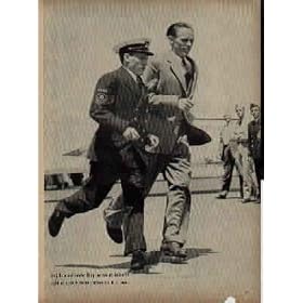 Greg Rice and Gunder Hagg jog around LaGuardia Field as speedy Swede arrives for U.S. meet. ..... 1943 LIFE Magazine Picture, A3098A