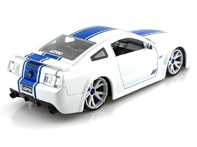 2006 Ford Mustang GT LOPRO 1/24 White w/ extra rims