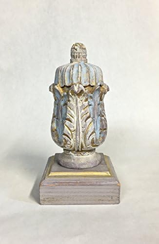 Decorative display finial in classic colors