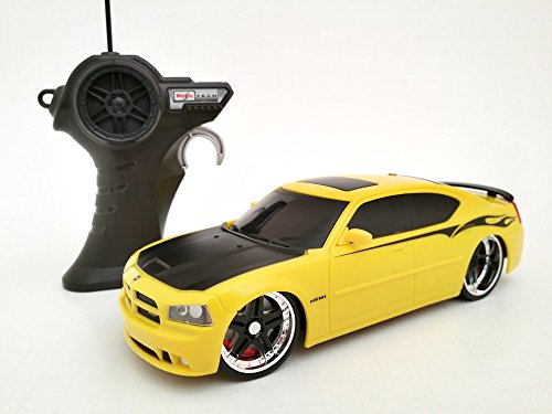 Maisto R/C 1:24 Scale 2006 Dodge Charger SRT8 Radio Control Vehicle (Colors May Vary)