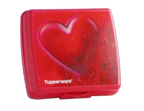 Tupperware Heartbeat Sandwich Keeper