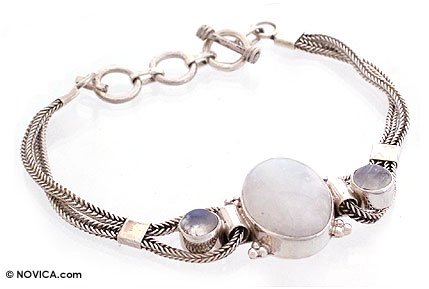 Moonstone bracelet, 'Sublime' 0.9 W 8.7 L