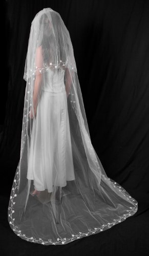 Ivory Bridal Veil with Detailed Edges For Wedding, QuinceaÃ±era, Party or Costume
