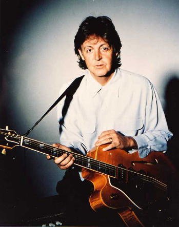 ブロマイド写真★ポール・マッカートニー Paul McCartney/ギターを持つ/ザ・ビートルズ The Beatles