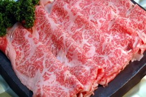 等級証明書同封!!A4等級　特撰飛騨牛極上ロース　すき焼き・しゃぶしゃぶ用に　4~6人前(600g)
