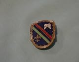 Robbin & Co Crest Pin