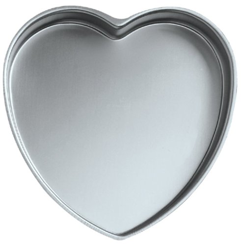 More image Wilton Decorative Preferred 6-Inch Heart Pan