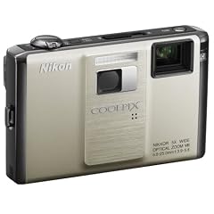 Nikon Coolpix S1000pj Digitalkamera (12 Megapixel, 5-fach Zoom, 6,9 cm (2,7 Zoll) Display, integrierter LED-Projektor) silber