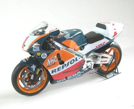 Honda NSR500 (Mick Doohan 1998 World Champion) in Repsol Livery (1:12 scale) Diecast Model Motorbike