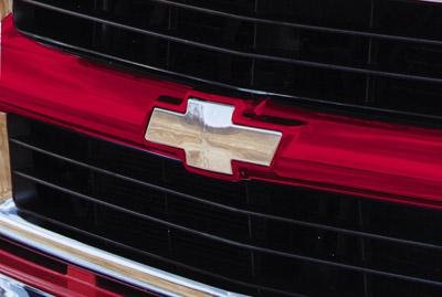 CHEVY SILVERADO 99-02/SUB/TAHOE 00-06 BOW TIE WITH CHROME FINISH
