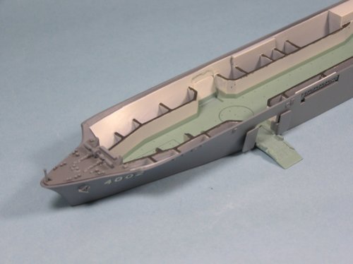 「日本沈没」1/700海上自衛隊輸送艦「しもきた」