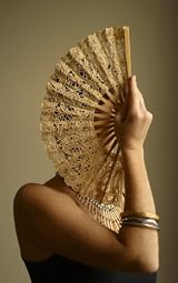 Renaissance Lace Hand Fan with Filigree Detail (Gold)