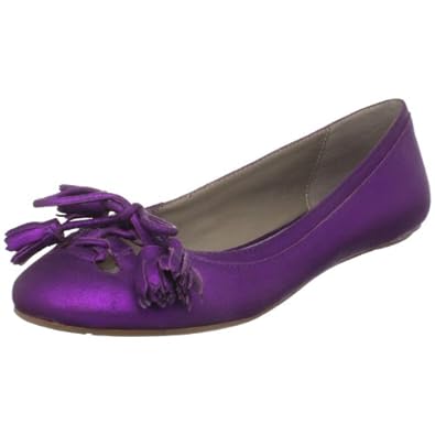 من OSCAR DE LA RENTAكيكه الكتكات ولــ ام اند امز من OSCAR DE LA RENTAكيكه الكتكات ولــ ام اند امز