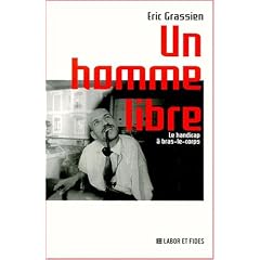 Homme libre handicap. le handicap a bras le corps