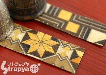 逸品！小田原の鋳物と箱根寄木細工の風鈴ストラップ(素色/赤紐)