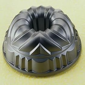 Kaiser Bakeware Kaisercast 9-1 2-Inch Saphir Bundtform Pan by Kaiser