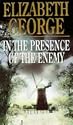 In the Presence of the Enemy (Inspector Lynley Mysteries) (Spanish Edition)