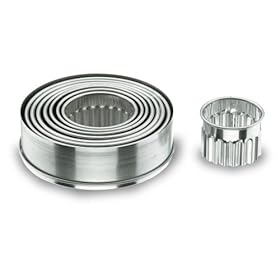 Lacor 68070, Confezione 9 tagliapasta tondi lisci in acciaio inox Lacor 68070, Confezione 9 tagliapasta tondi lisci in acciaio inox