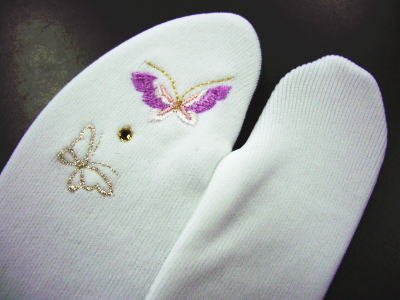 振袖・袴＆着物に♪ひそかに可愛♪ラインストーン刺繍ストレッチ足袋蝶白