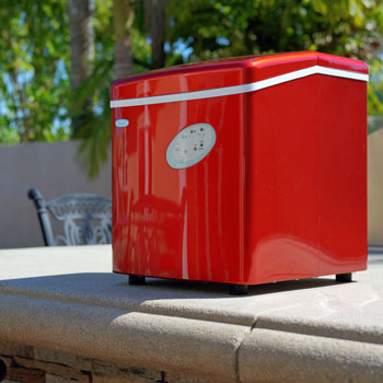 NewAir AI-100R Red Portable Ice Maker making ice in backyard
