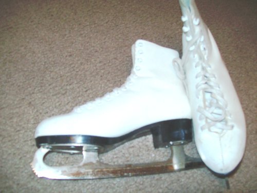 CCM Champion Deluxe Ice Figure Skates - Size 7.0 adult/teen - LIKE NEW