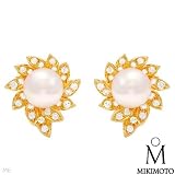 Mikimoto! Luxurious Earrings 0.65ctw Super Clean F/VVS Diamonds and 8.5mm Akoya Pearls Made of 18K Gold
