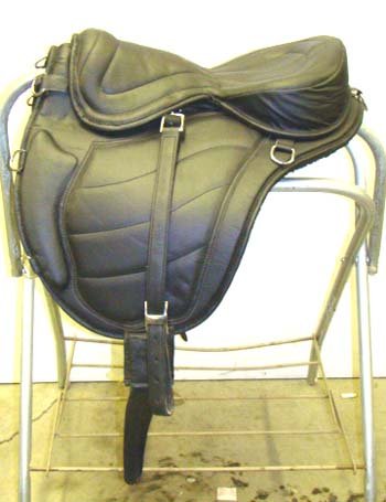 17 Black Treeless Synthetic English Endurance Saddle