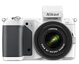 Nikon 1 V2 Systemkamera (14 Megapixel, 7,5 cm (3 Zoll) Display, Hybrid-Autofokus, superhochauflösender elektronischer Sucher, Full-HD Video) weiß Kit inkl. 10-30 mm VR Objektiv