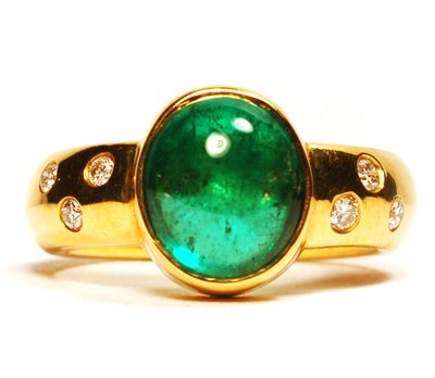 Fine Quality Cabochone Colombian Emerald and Diamond Right Hand Ring, 18k Yellow Gold, Ring Size 7 (T.w 3.14)