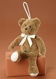 Eigenschaften EBO Plüschtiere / EBO 71901 - Spieluhr-Schlenkerbär, 24cm lang, mittelbrauiner Baumwollvelour, naturweiße Einsätze, Melodie wählbarLa-Le_lu oder Brahms Wiegenlied