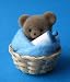 Mini Babykorb hellblau mit Teddy für das Puppenhaus Kinderzimmer Miniatur 1:12